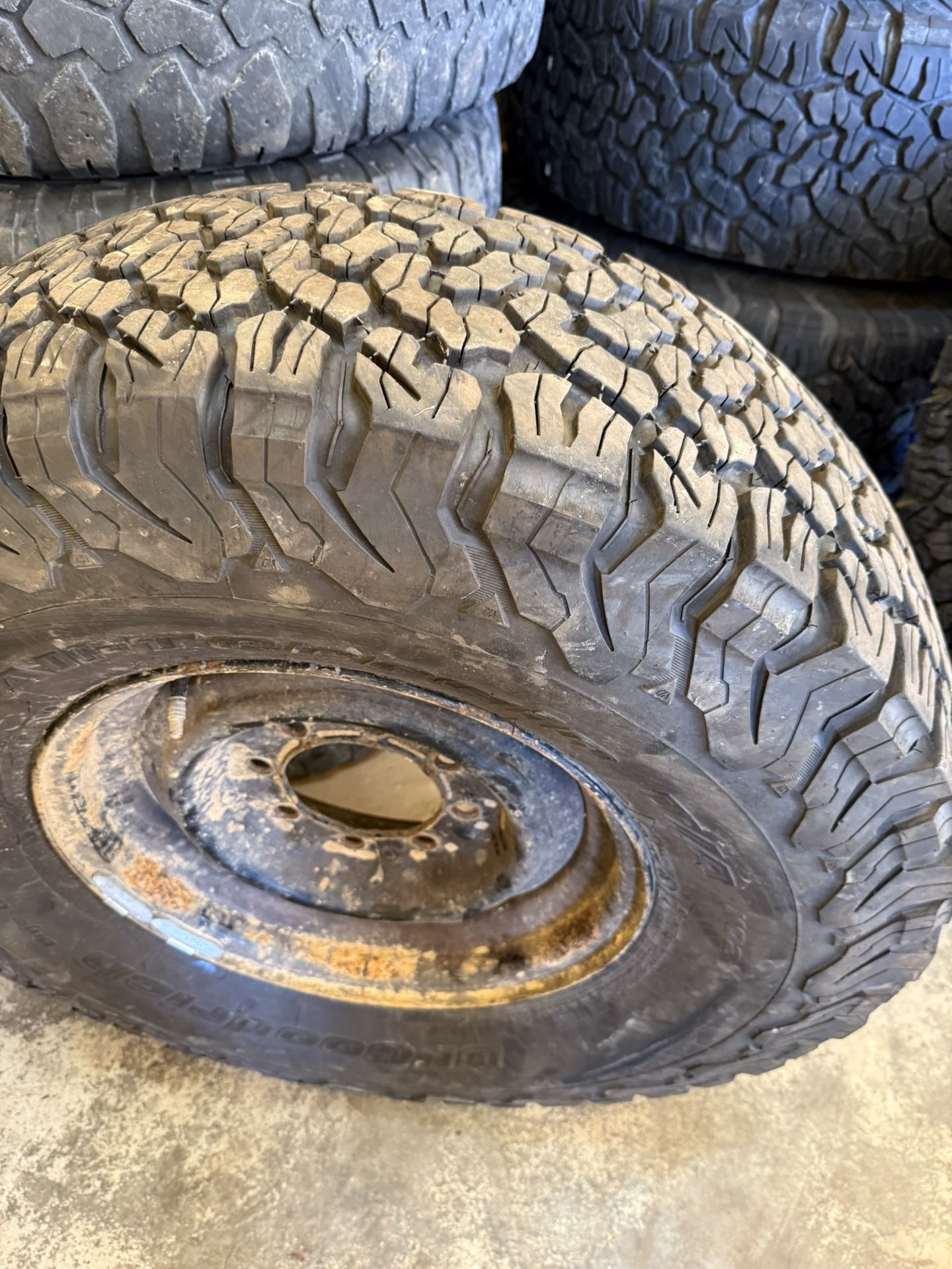 5 Like New Bfg Ko2 Tires 285/75r16