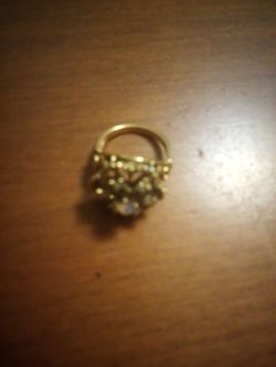 8k gold ring with 7 beautiful opels from Australia