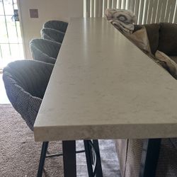 Bar Table With 4 Stools 