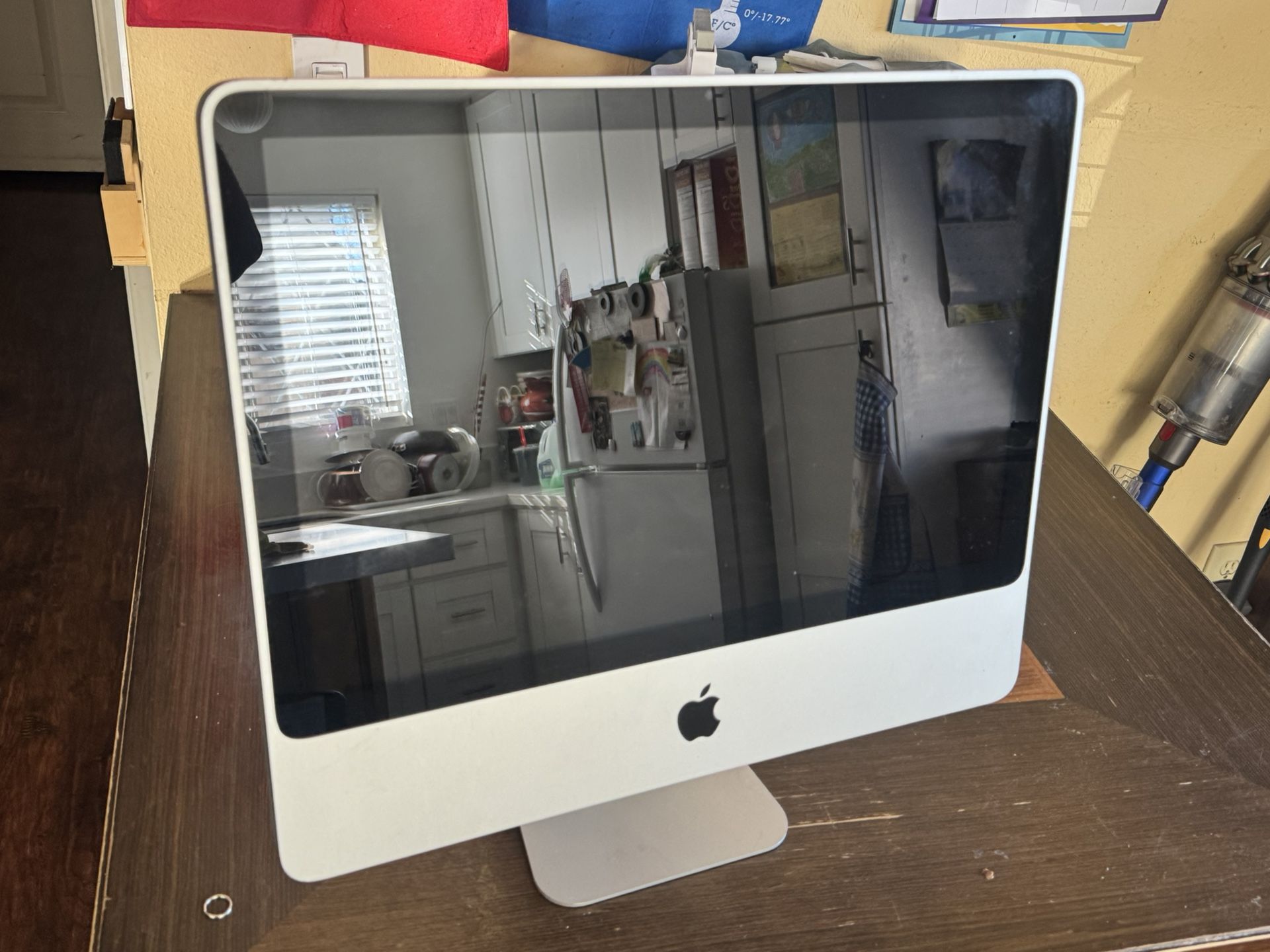 iMac 20” 2.66ghz, 2x1 Gb Memory, 320 Gb Hard Drive