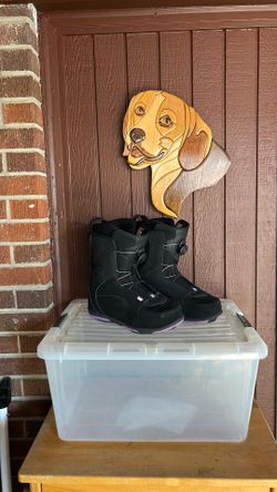 Snowboard boots