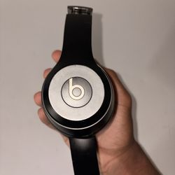 Beats Solo 4s 
