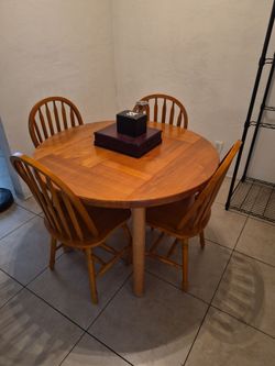 Kitchen set with four chairs