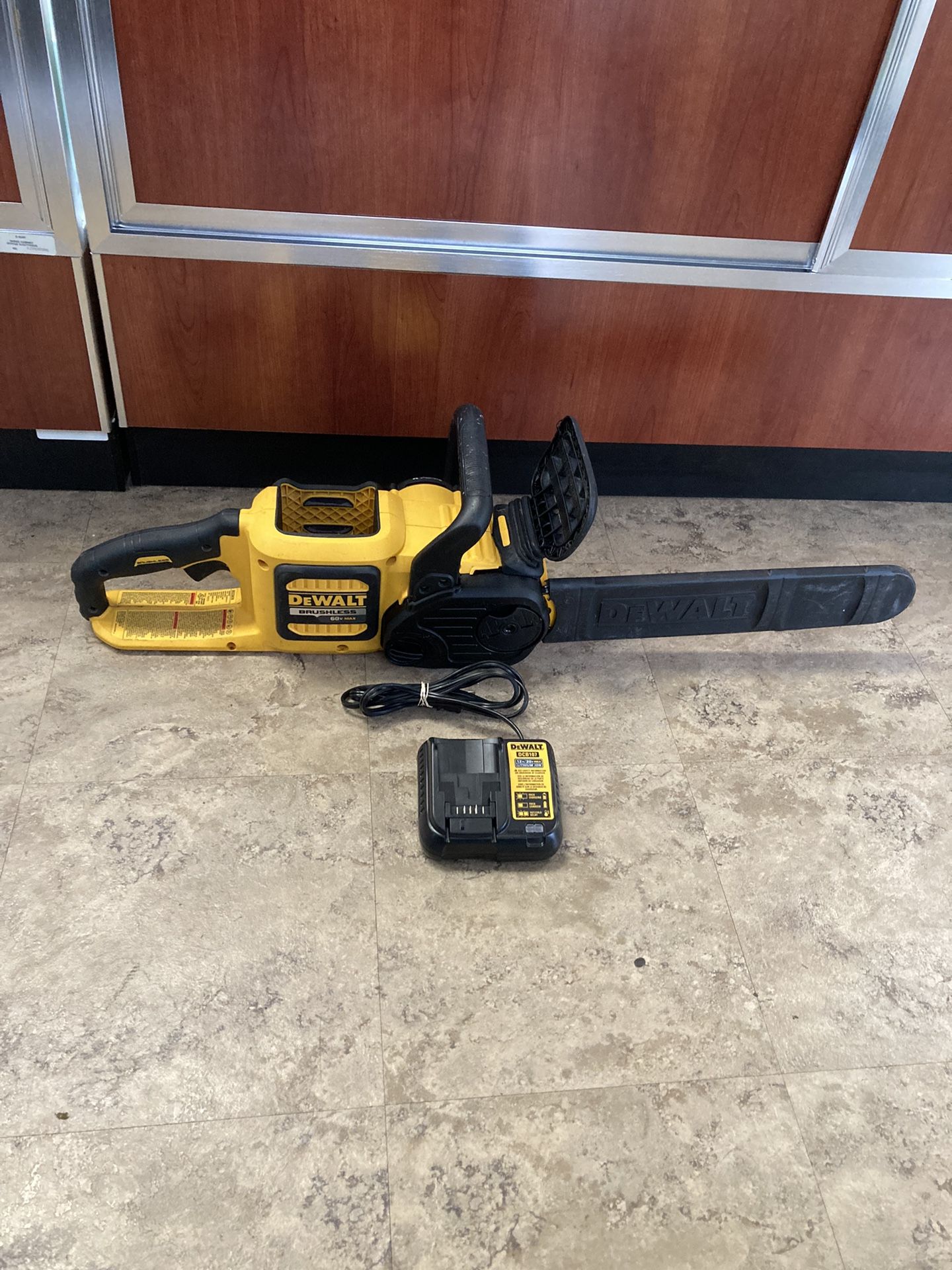 Dewalt 16” Electric Chainsaw with Charger DCS670