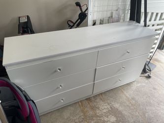 Matching Head Board Dresser And Nightstand