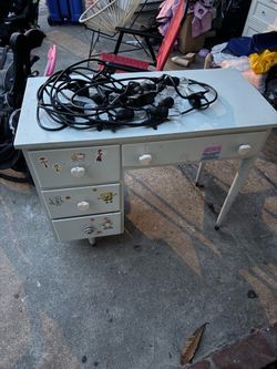 Free kid’s desk