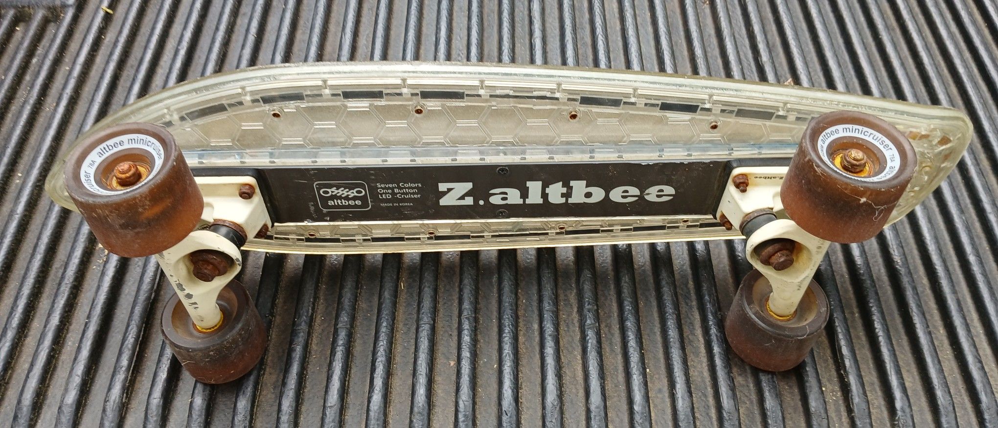 Z.altbee Skateboard Polycarbonate Non Slip Deck In Excellent Condition 