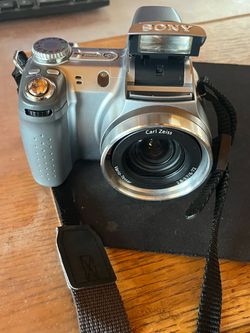 Sony Cyber-shot DSC-H2 6MP Digital Camera  – 12x Zoom- Y2K 2000s era Retro- used