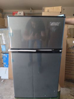ARTIC KING, 3.2 CU.FT. REFRIGERATOR _FREEZER