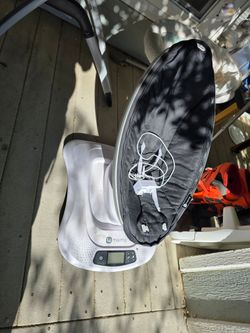 Mamaroo baby swing