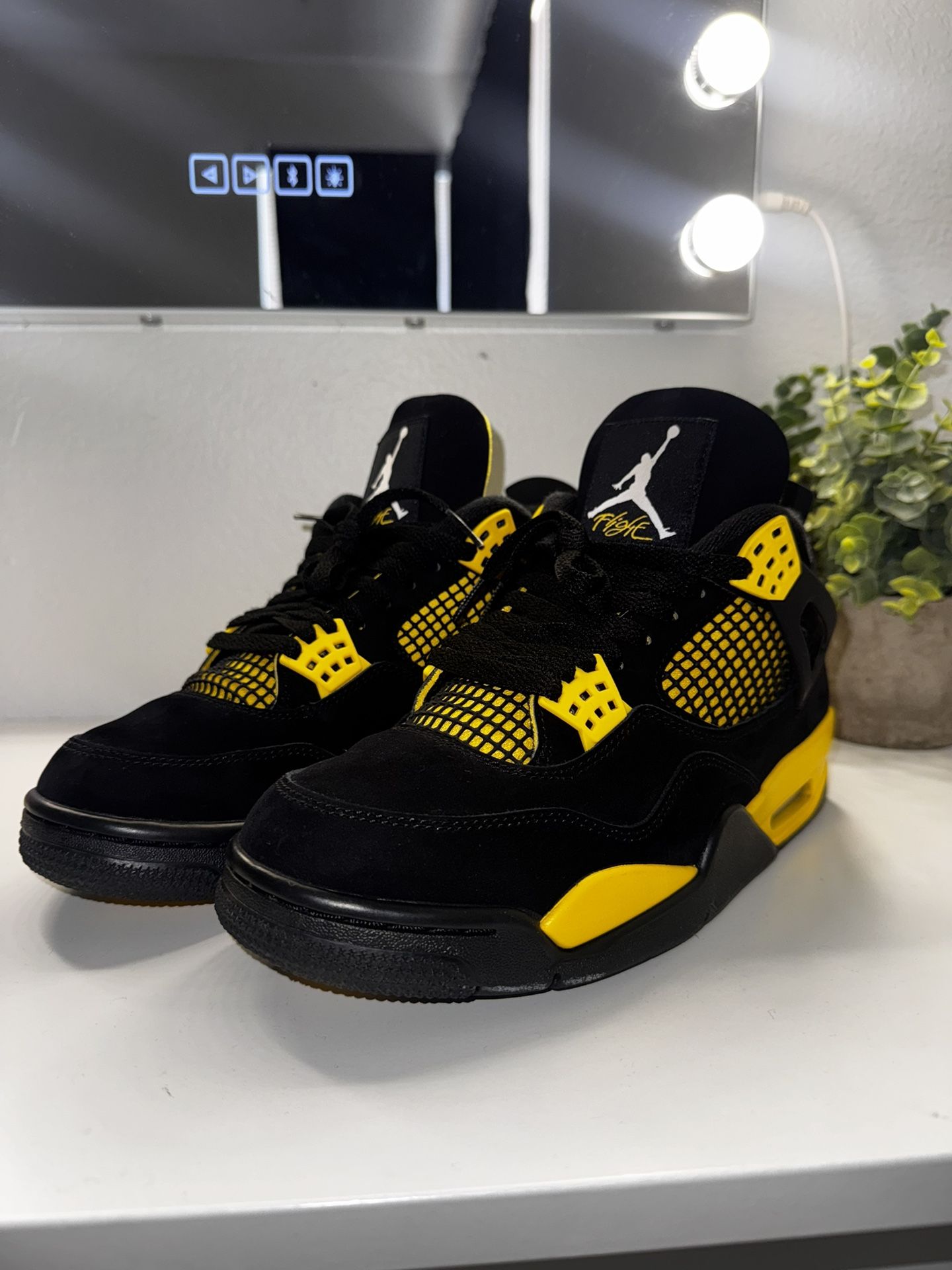 Jordan 4 “Thunder”