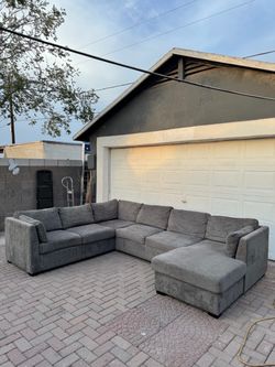 GREY SECTIONAL COUCH ***FREE DELIVERY ***