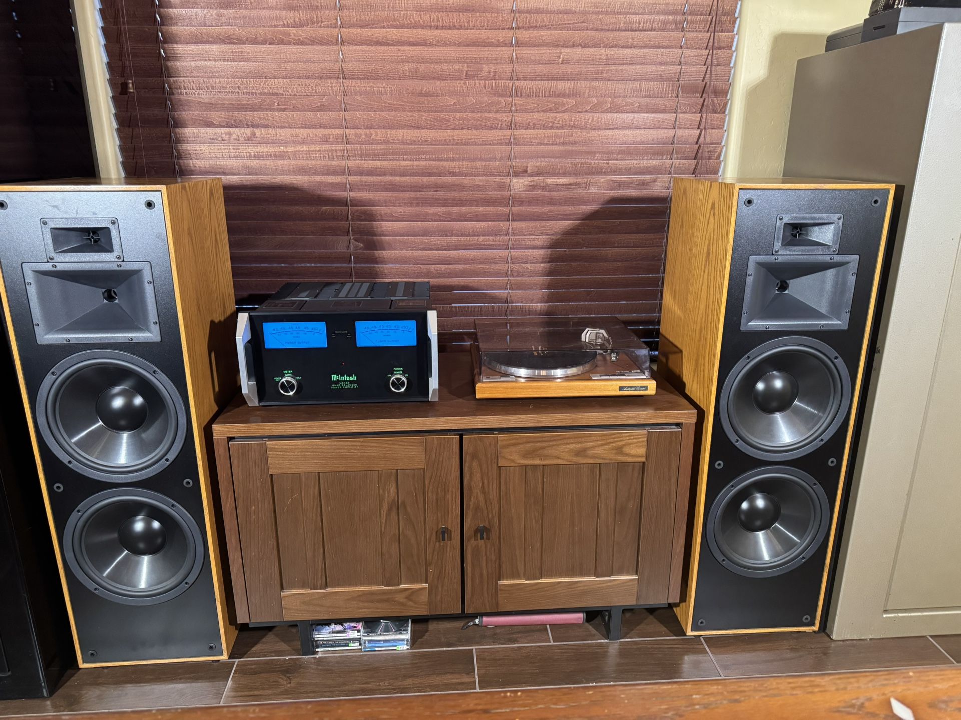 Klipsch KLF30 tower speakers