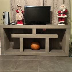 Entertainment center 