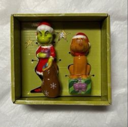 NEW DR.SEUSS MR GRINCH SALT & PEPPER SHAKERS