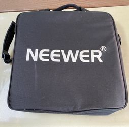 NEEWER ring light kit. Tripod can extend up to 6’ft. In great like new condition.