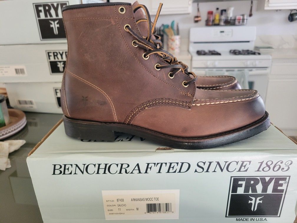 Frye Gaucho Arkansas Mocc Toe Leather Premium Mens Boots Size 11

Brand New!