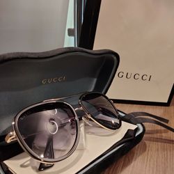 Gucci Black and Gold Men's And Womens Aviator Shades Sunglasses 