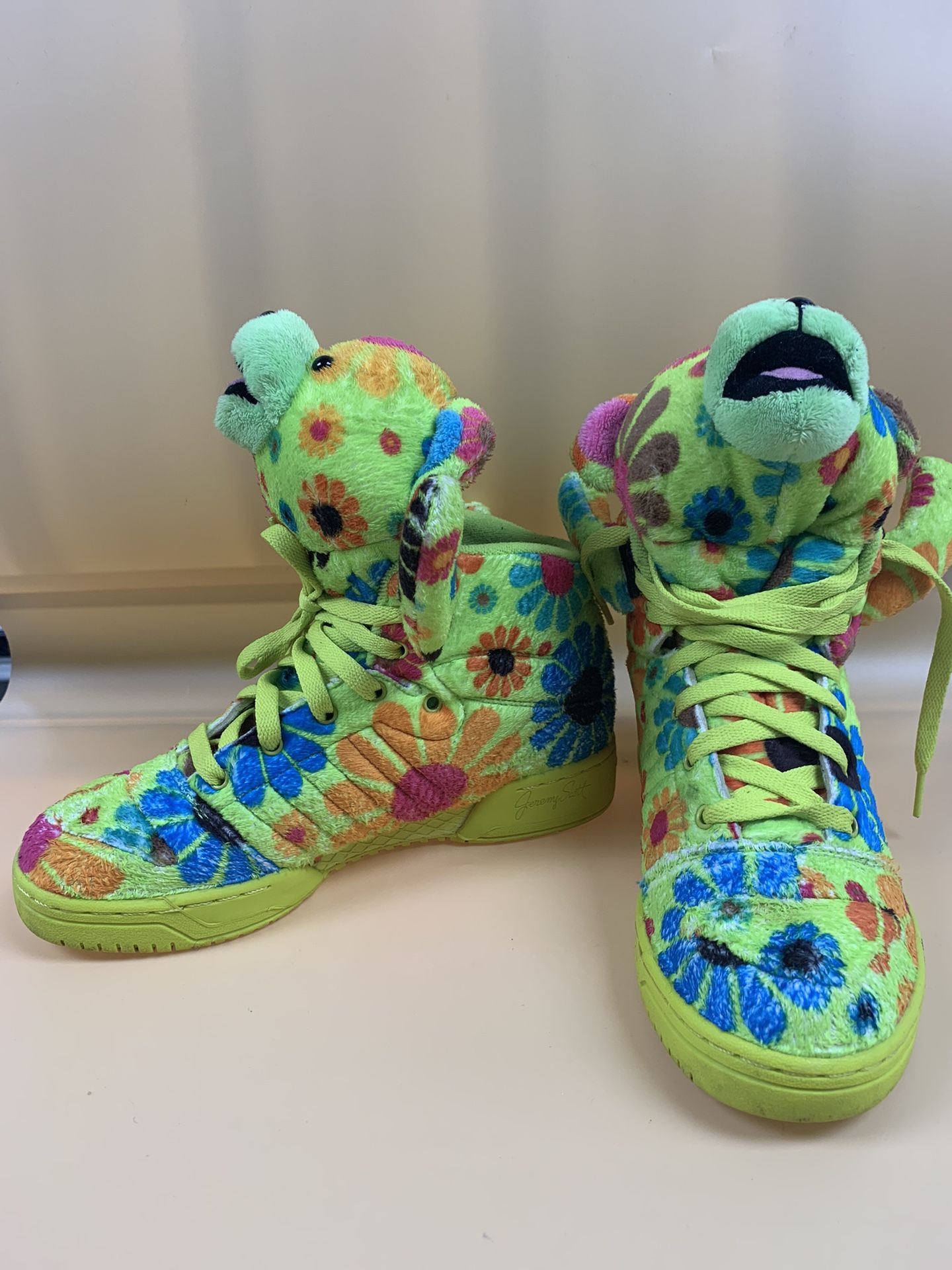 Adidas Jeremy Scott's SZ 5.5 for Sale in Miami, FL - OfferUp