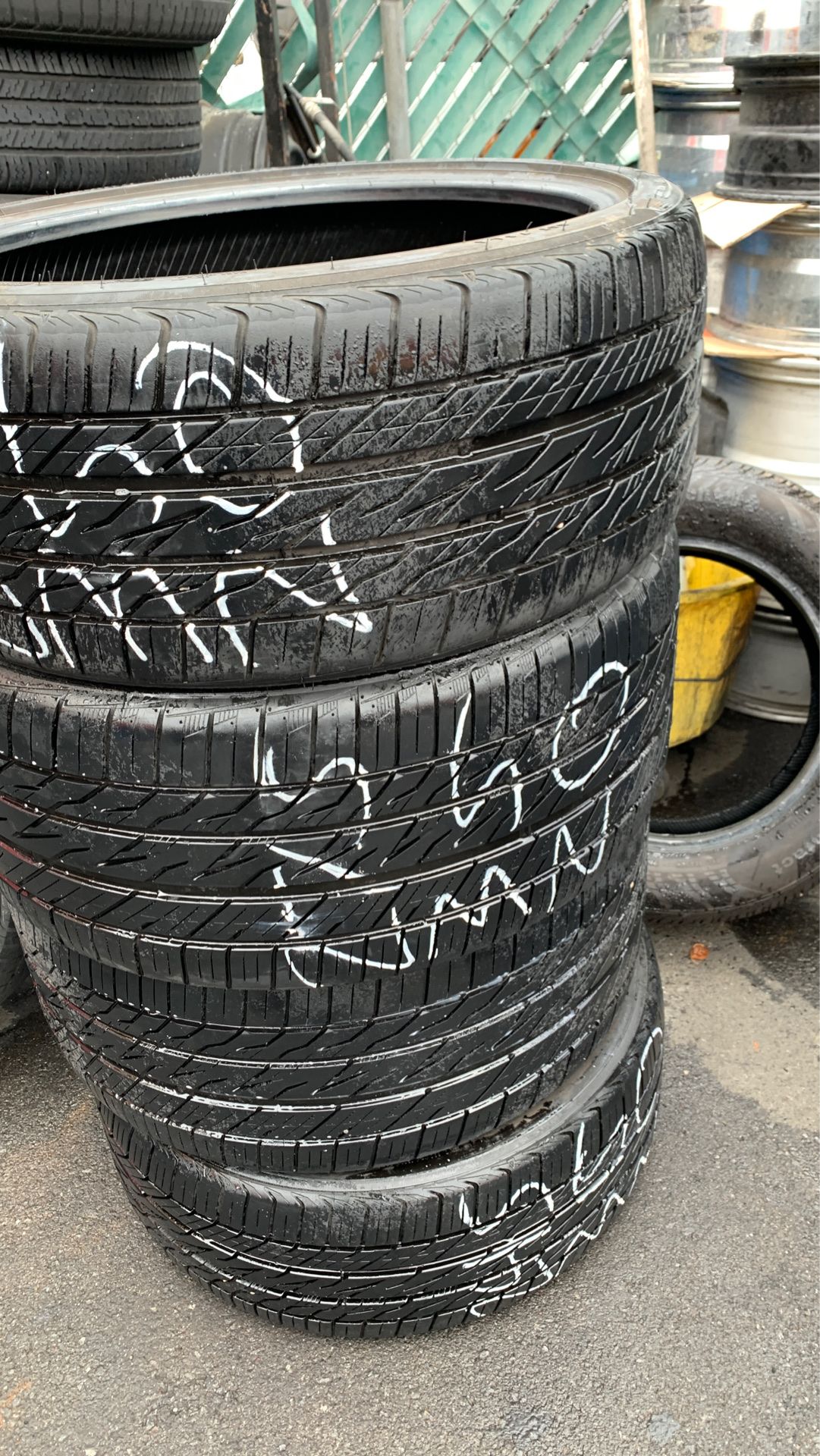 NITTO MOTIVO TIRES Front 245 35 20 Rear 275 35 20