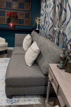 Free love seat gray