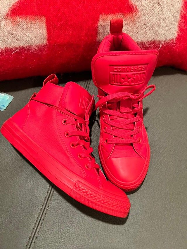 Converse Chuck Taylor Guard Hi in Red