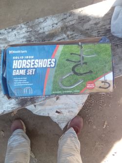 horseshoe set brand-new. never used