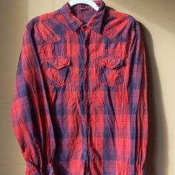 Top  Long-Sleeve Collared Button-Up Shirt in Plaid Women's Size L / Large 
