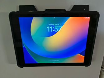 iPad 5th Generation with Zugu Case. 128GB 9.7inch Excellent condition