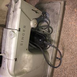 Singer Sewing Machine (vintage) 