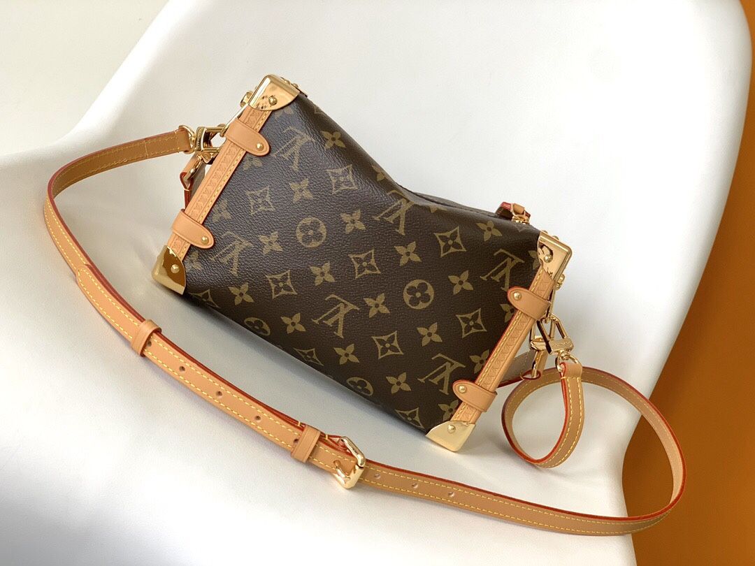 A must-have fashion bag for girls