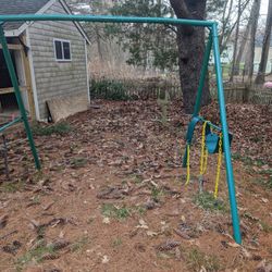 Swing set 