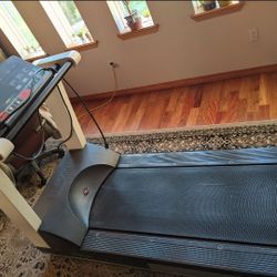 Precor USA c964i Treadmill

