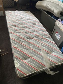 Foldable Bed on Wheels 