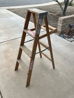 4ft Keller Wood Ladder