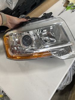 Ford Expedition Front Headlamp Replacement