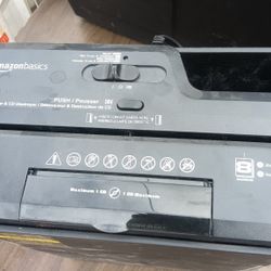 8  20oz.Paper  / Card Shredder