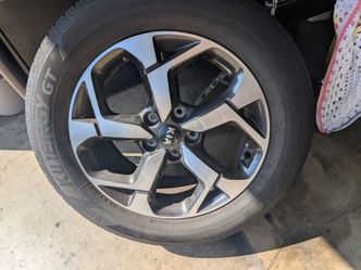 Kia 225/60R17 99H Tire with 5Split Spoke  Wheel rim
