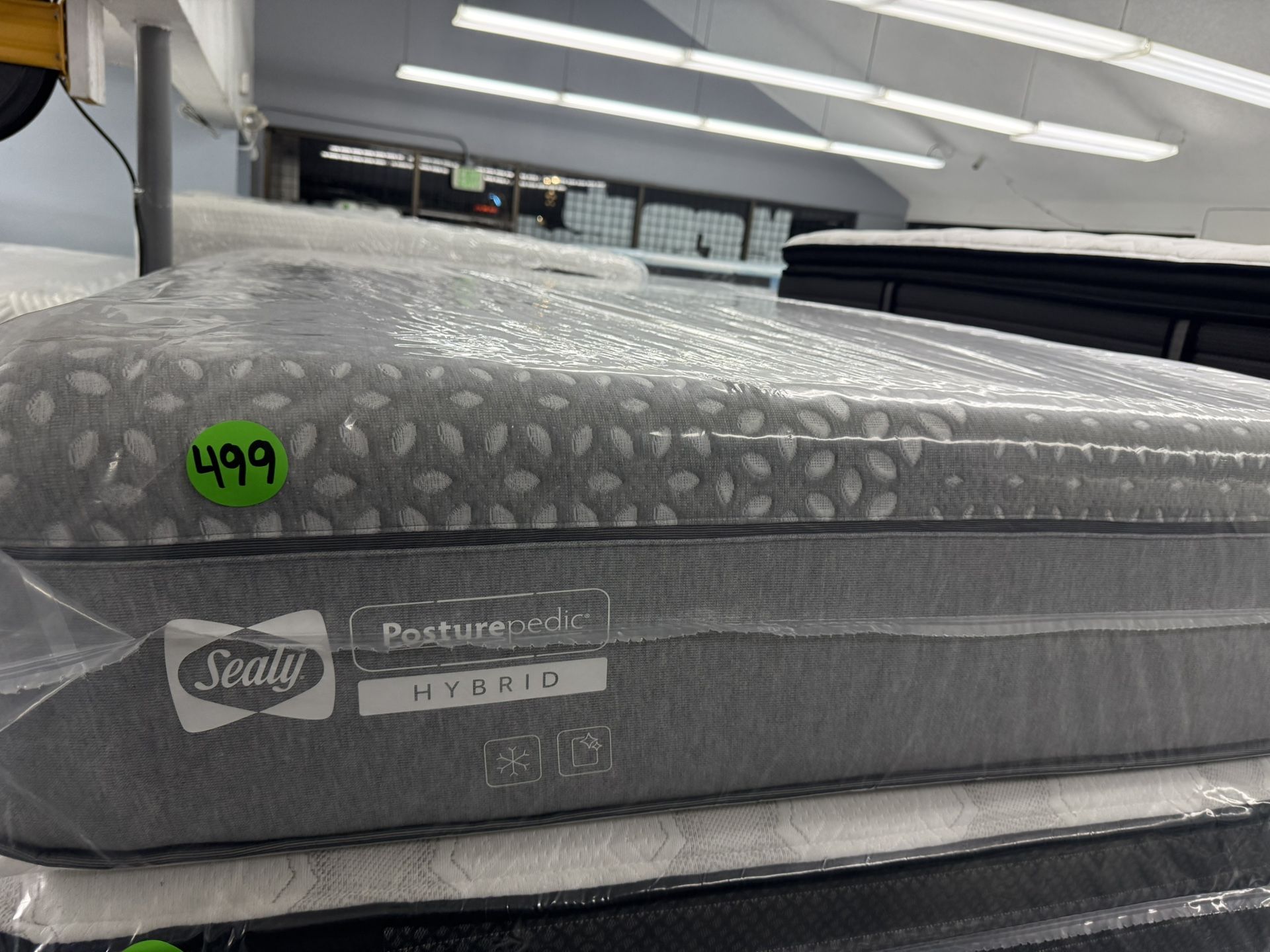 FULL SIZE SEALY HYBRID MATTRESS & BOX SPRING BED SET