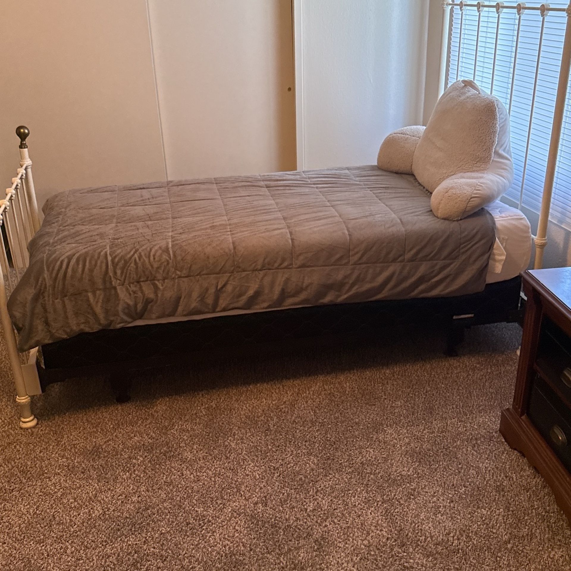 Great Condition Twin Bed