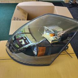 2004 - 17 Volvo Truck LED headlights 