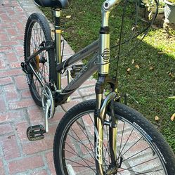 TREK 24 speed 16” Frame Excellent Condition Ready To Ride Thanks