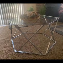 Living Room Table And Lamp Set (6 Peices )