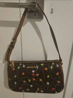 NWT MICHAEL KORS JET SET BROWN MULTI EAST WEST AIRPLANE PRINT POUCHETTE BAG.