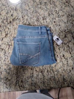 Brand new with tags Buckle Derek size 34x30 in mens light to dark stonwash