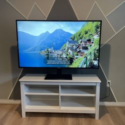 55” 4K UHD HDR Smart LED Tv On Swivel Stand