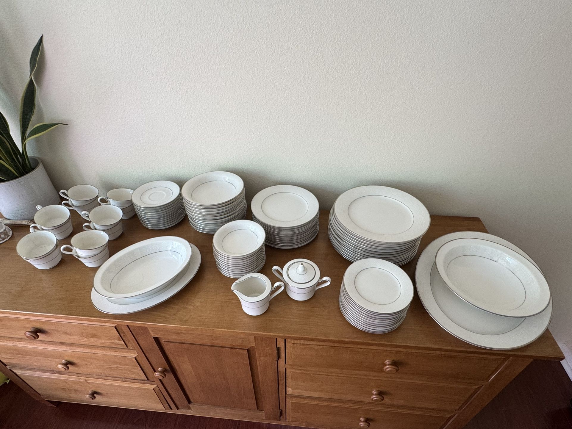 90 piece Noritake Ivory Dinner China set 7550 Marseille - sets of 12 Table China