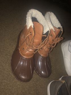 Boots size 4 25$ , sperrys size 5.5m 20$ , white shoes 15$ size 6