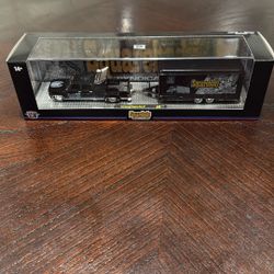 M2 Machines Squarebody Syndicate 73 CHEVY CHEYENNE 30 & 73 GMC SIERRA