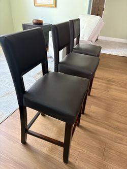 3 Bar Stools